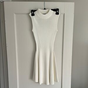 Elegant White Sleeveless Dress